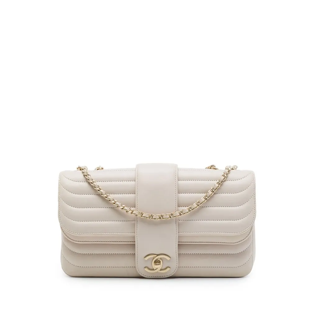 Chanel Medium CC Horizontal Quilted Lambskin Double Flap Brown Leather Very good - Front View