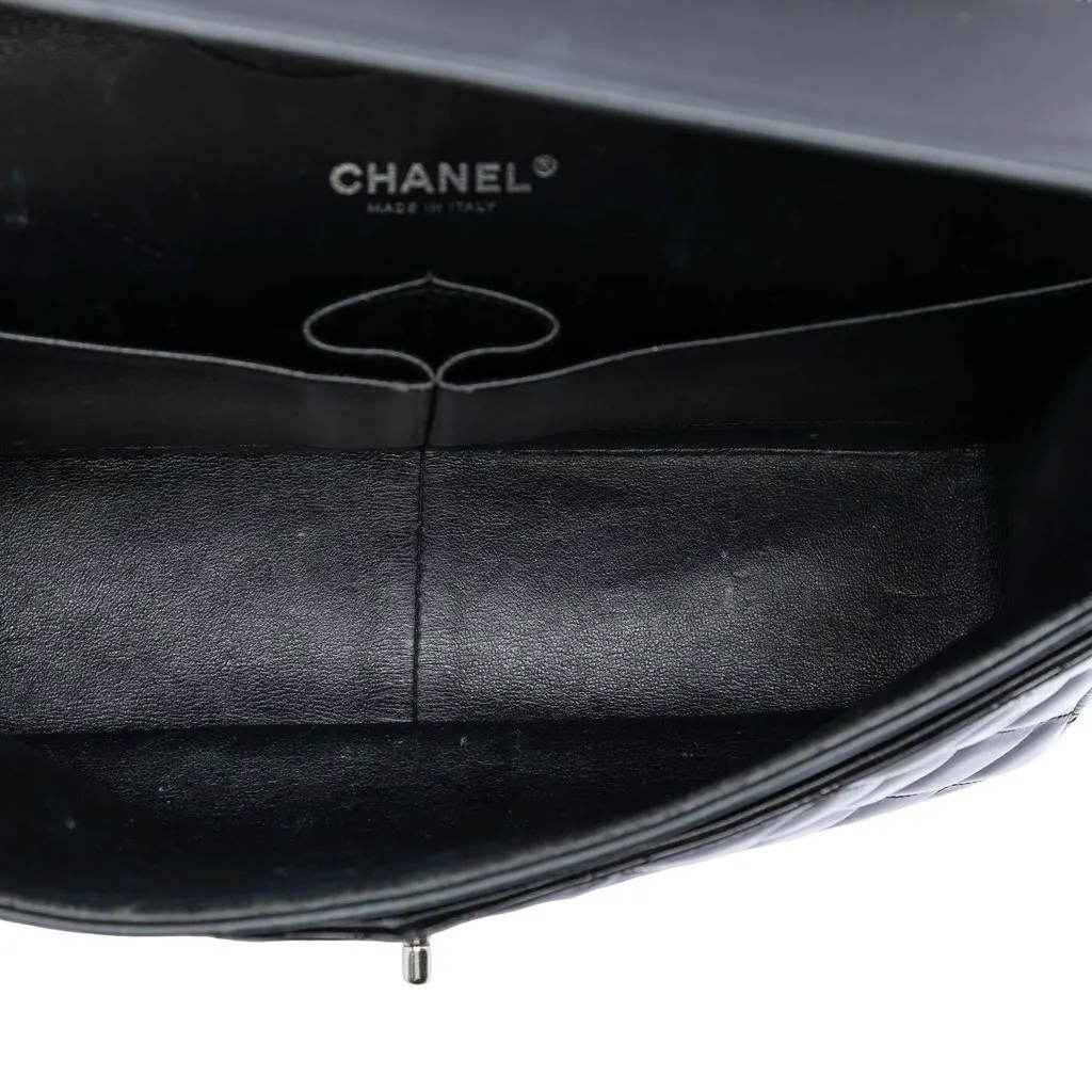 Chanel Jumbo Classic Patent Double Flap Black Leather Very good - Model View