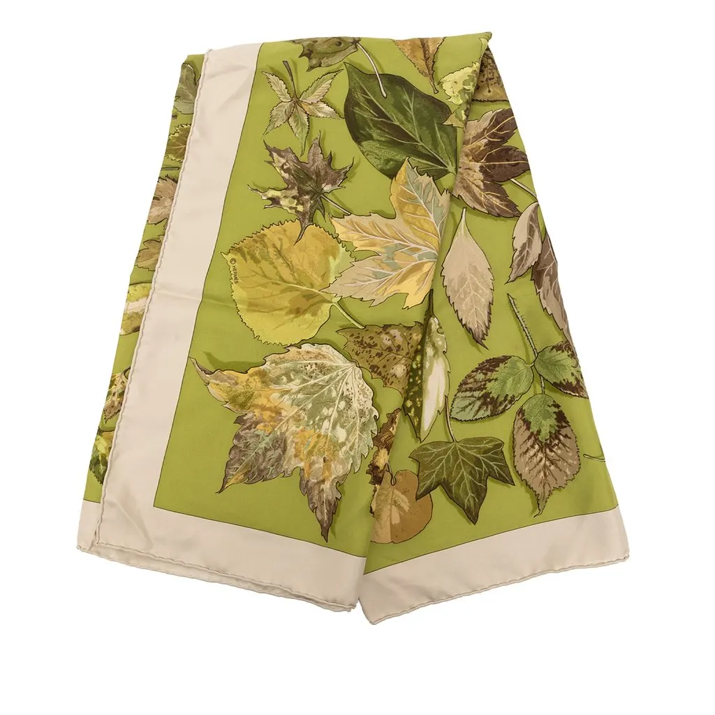 Hermès Tourbillon Autumn Leaves Silk Scarf 90 Green Very good - Front View