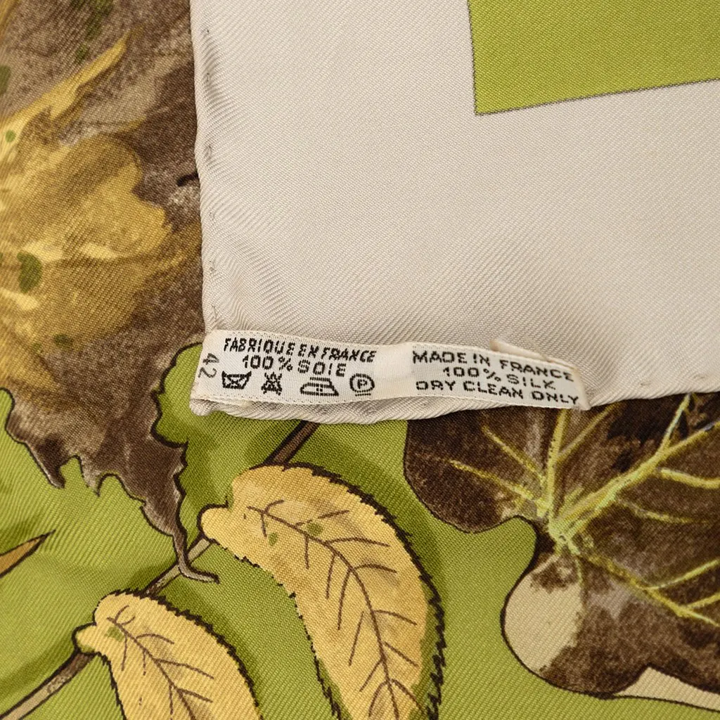 Hermès Tourbillon Autumn Leaves Silk Scarf 90 Green Very good - Model View