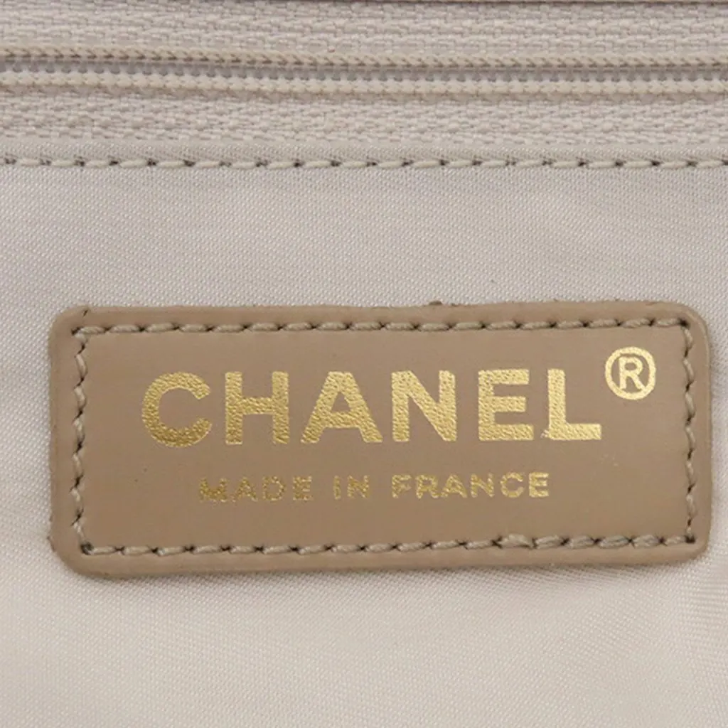 Chanel New Travel Line Nylon Tote Beige Very good - Model View