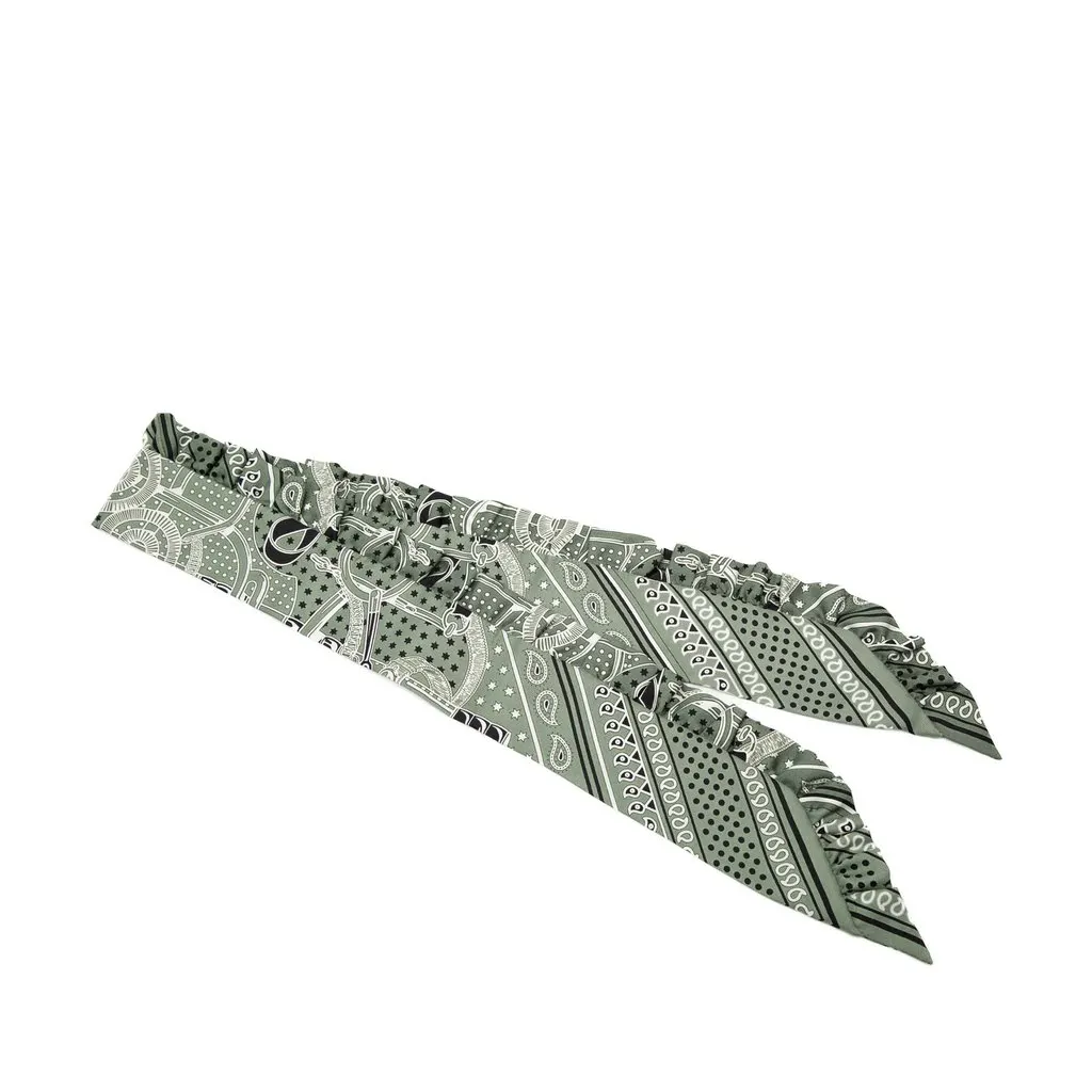 Hermès Eperon d Or Bandana Ruffled Twilly Silk Scarf Green Silk Never worn - Back View