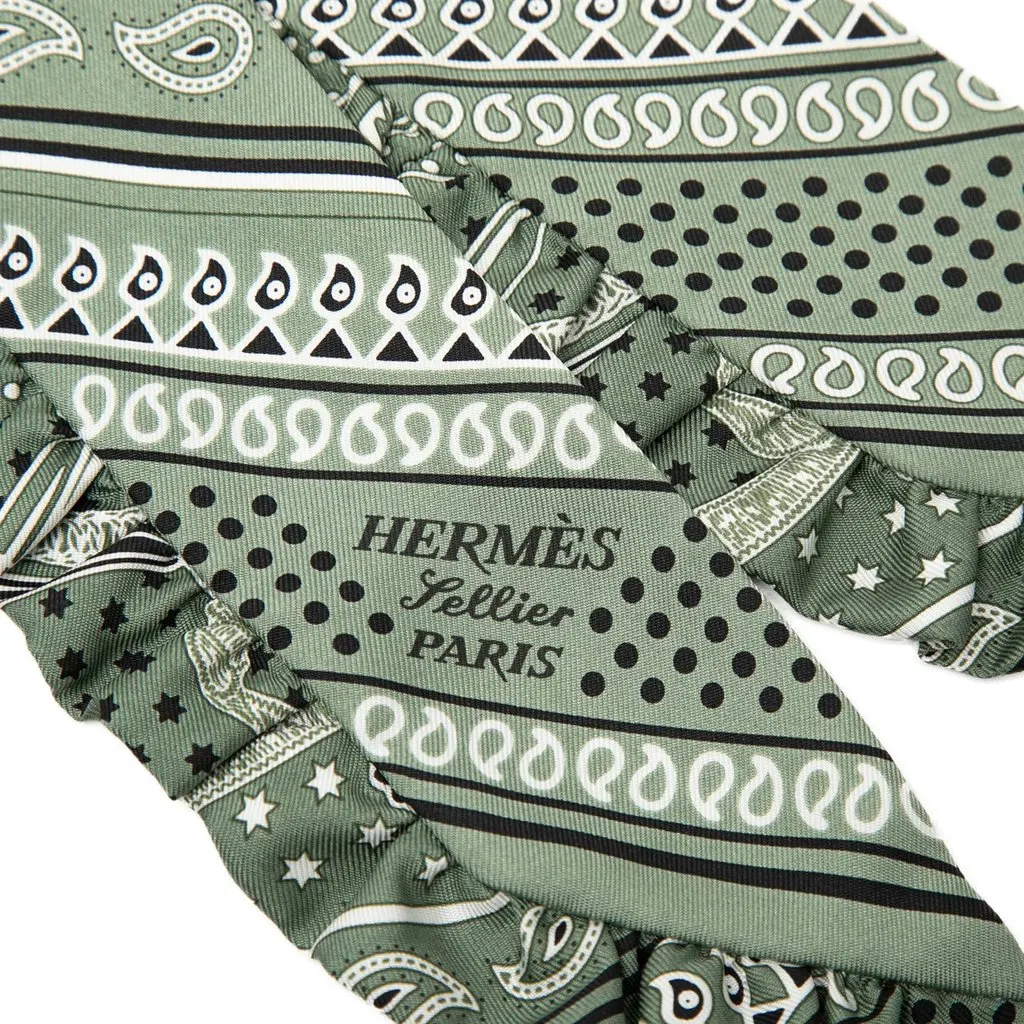 Hermès Eperon d Or Bandana Ruffled Twilly Silk Scarf Green Silk Never worn - Inside View