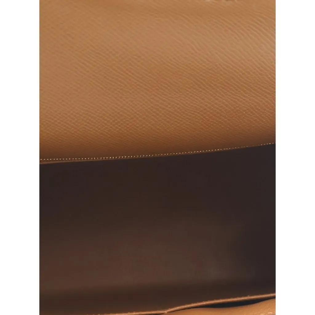 Hermès Epsom Kelly II Sellier 28 Brown Leather Never worn - Model View