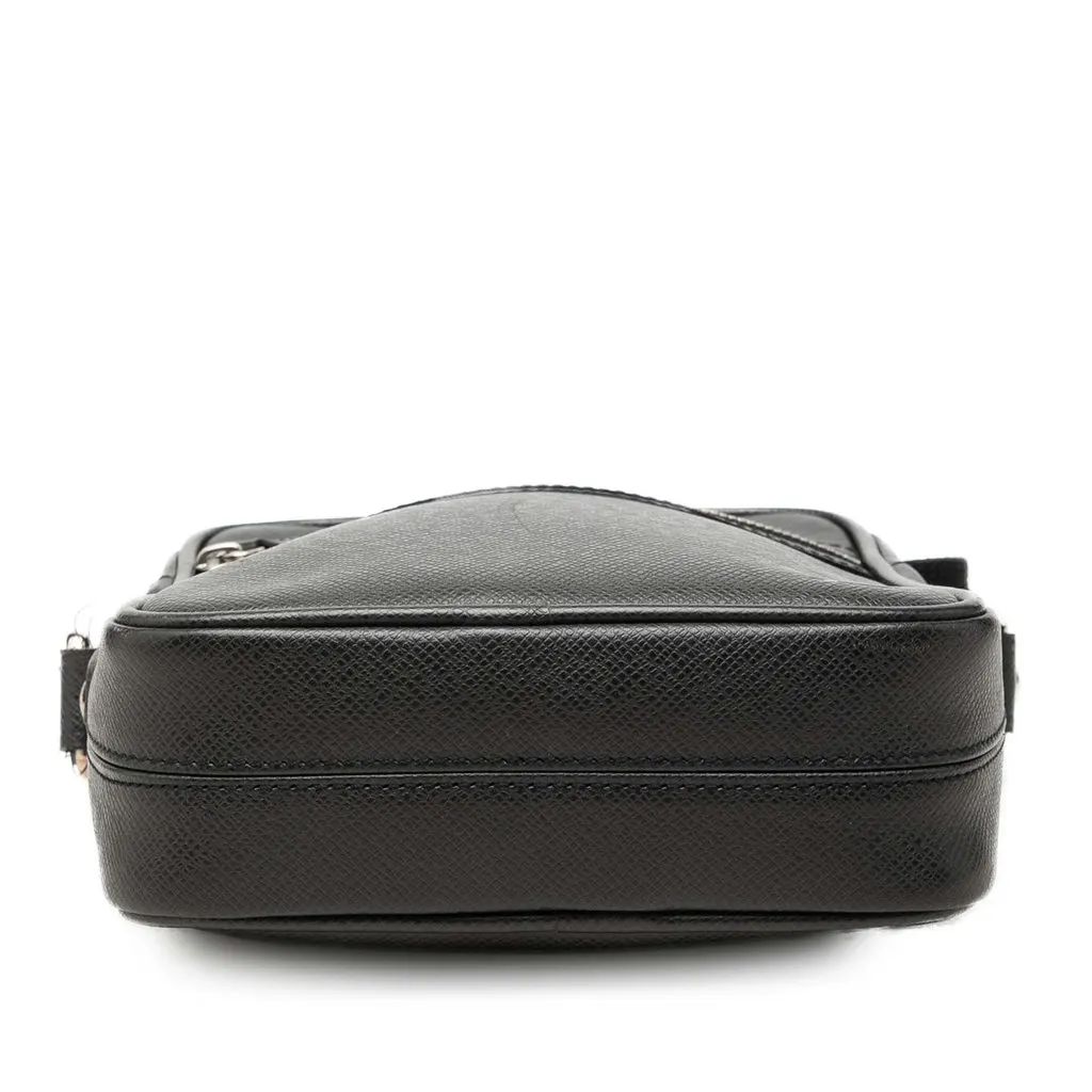 Louis Vuitton Taiga Dimitri Black Leather Very good - Inside View