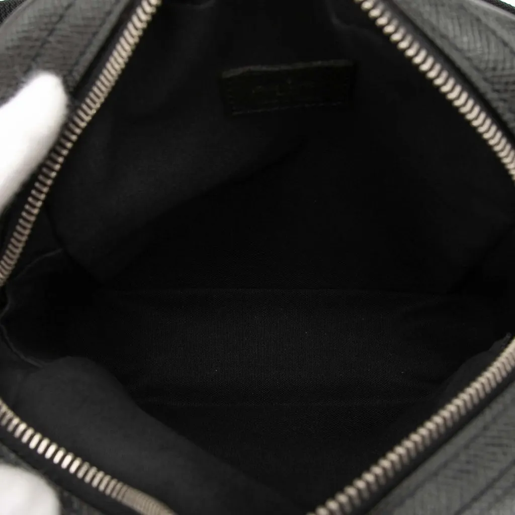 Louis Vuitton Taiga Dimitri Black Leather Very good - Model View
