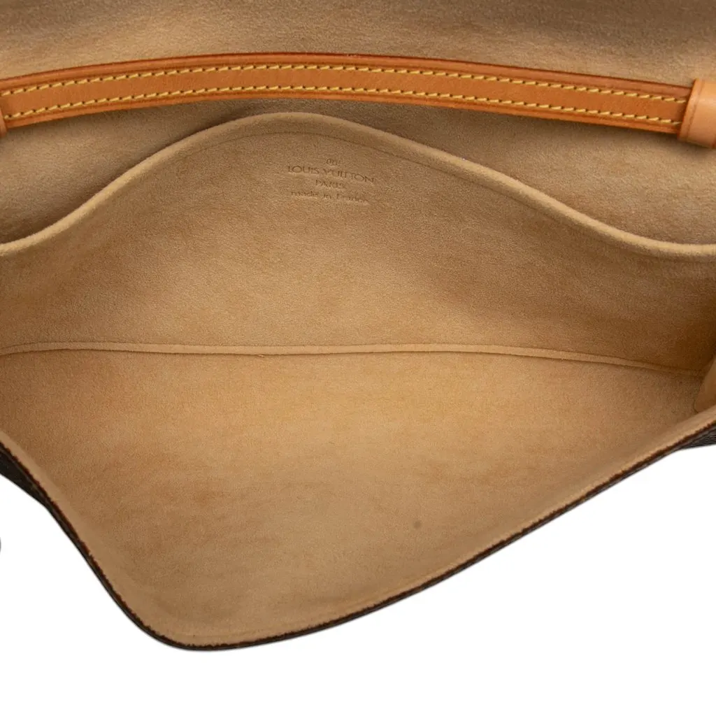 Louis Vuitton Monogram Pochette Twin GM Brown Canvas Good - Model View