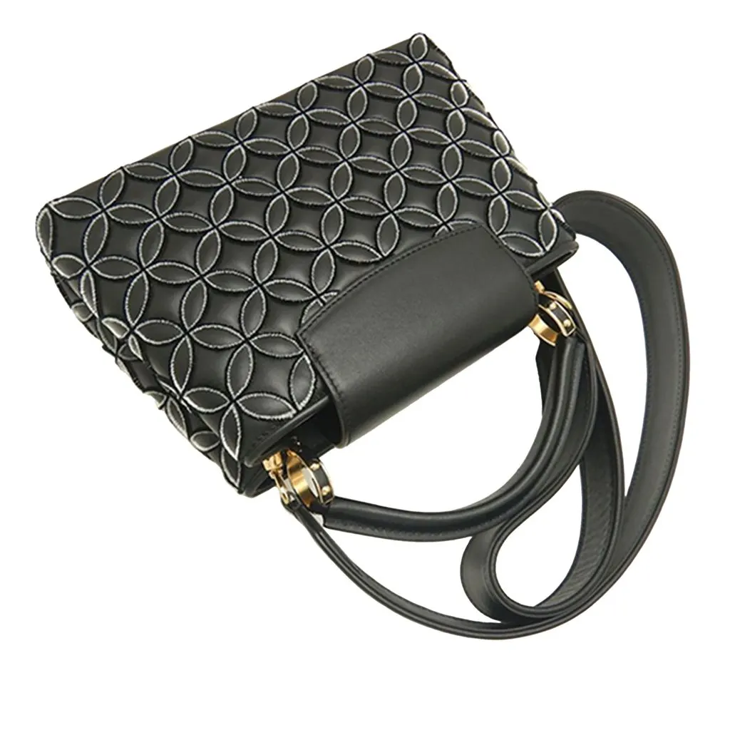 Louis Vuitton Quilted Lambskin Flower Capucines BB Black Leather Very good - Model View