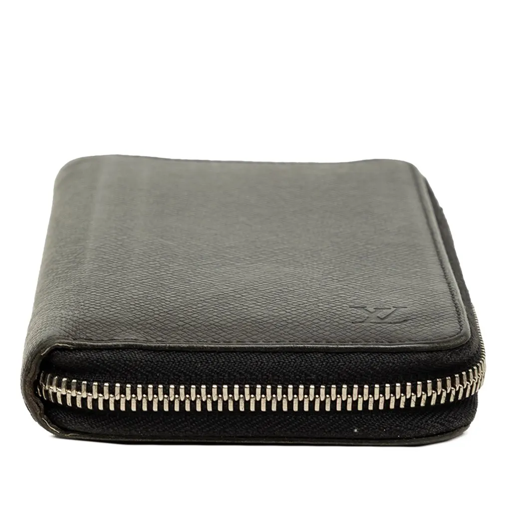 Louis Vuitton Taiga Zippy Vertical Long Wallet Black Leather Good - Inside View