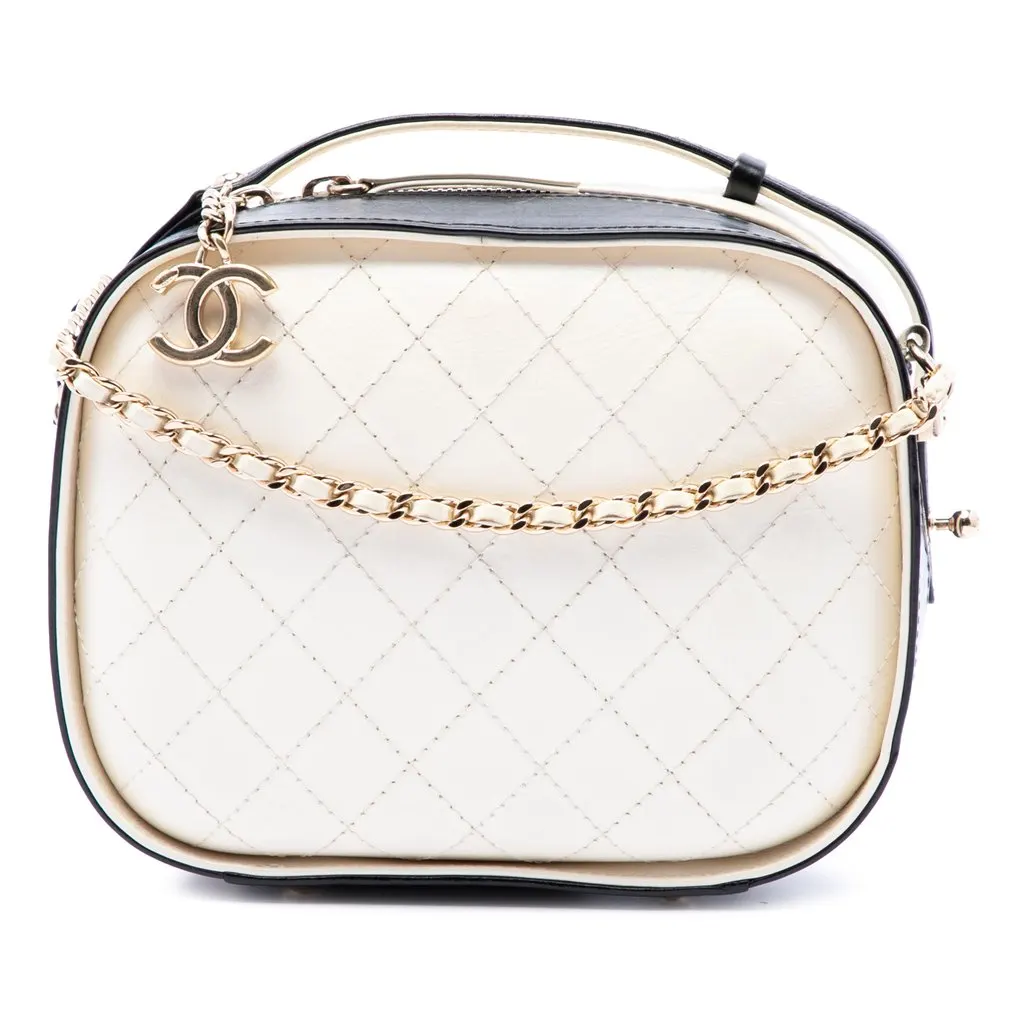 Chanel Small CC Quilted Crumpled Calfskin Vanity Case White Leather Very good - Front View