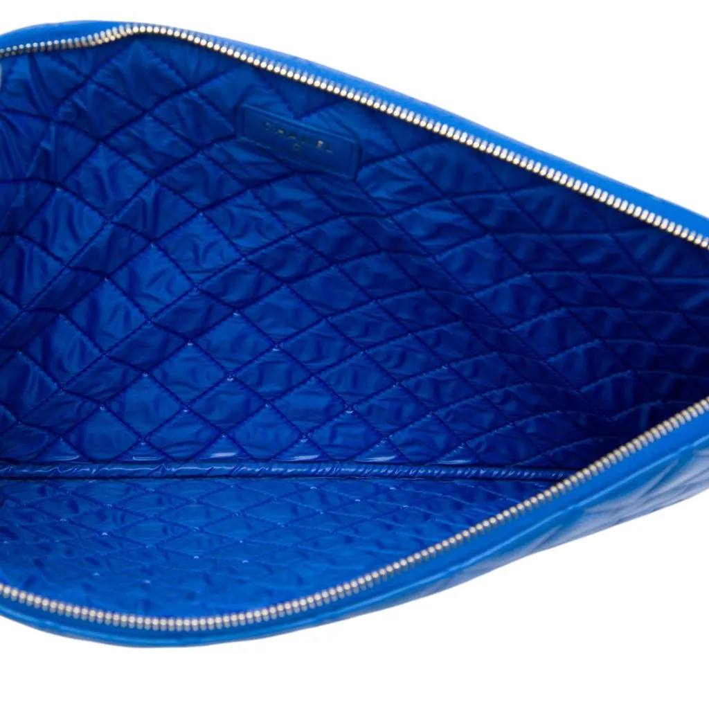 Chanel Large Quilted Lambskin O Case Clutch Blue Leather Very good - Model View