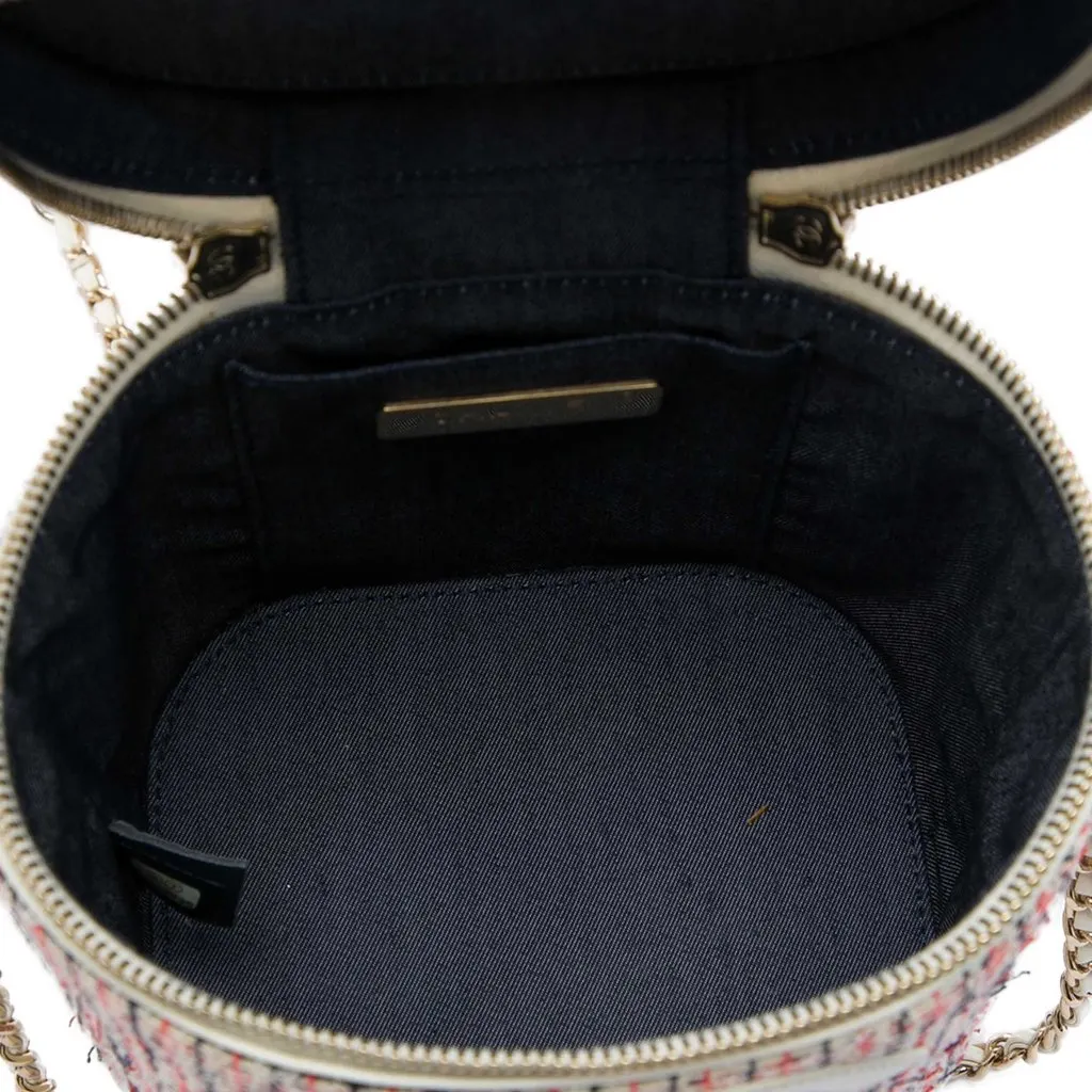Chanel Tweed and Lambskin CC Vanity Case Red Very good - Model View