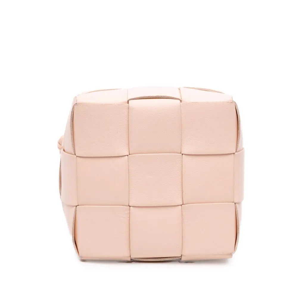 Bottega Veneta Small Nappa Maxi Intrecciato Cassette Bucket Bag Pink Leather Good - Inside View