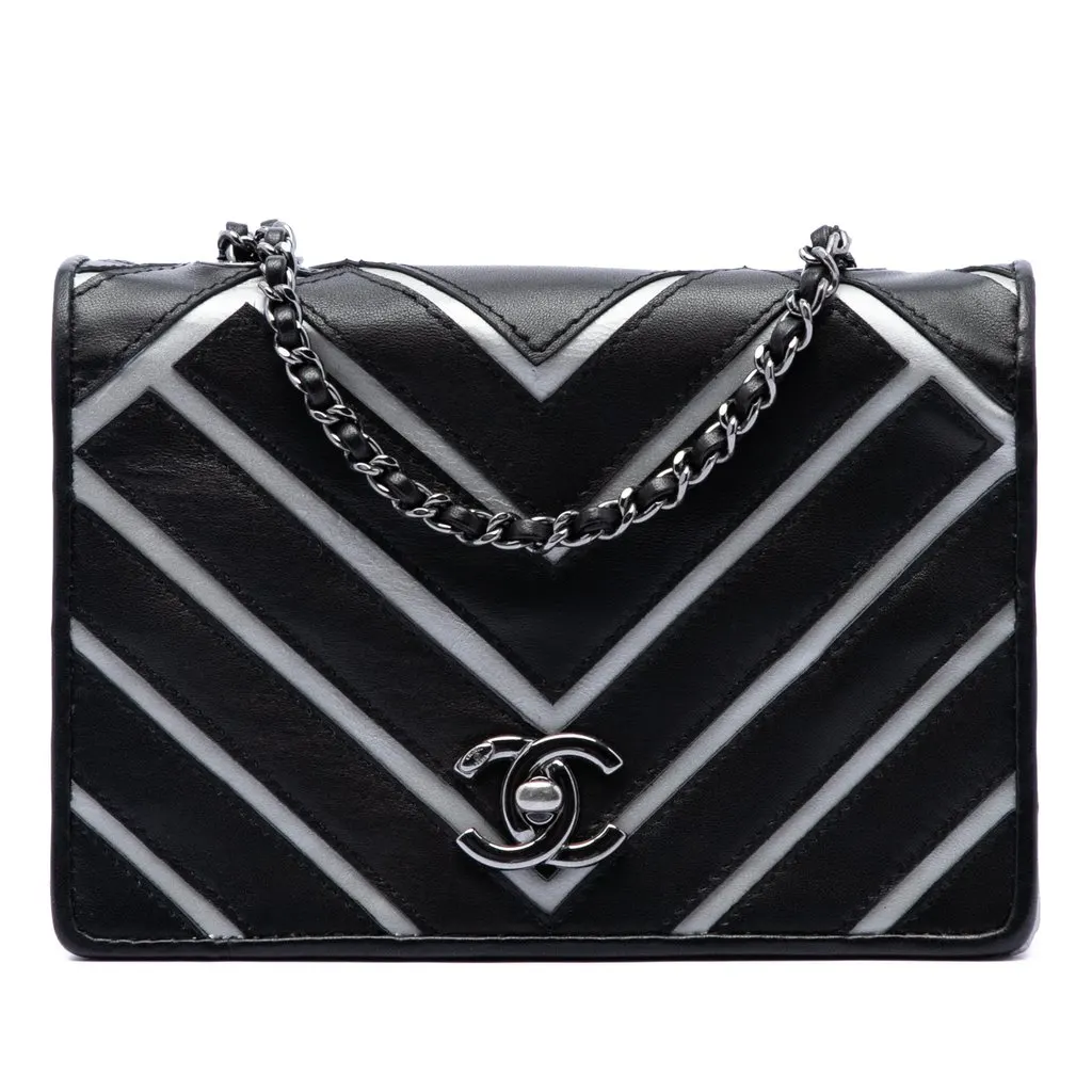 Chanel Small Chevron Lambskin Couture Flap Black Leather Very good - Front View
