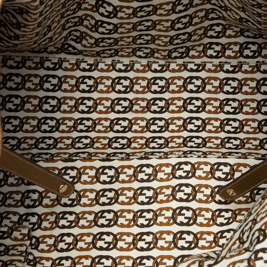 Gucci GG Canvas Princy Tote Beige Very good - Model View