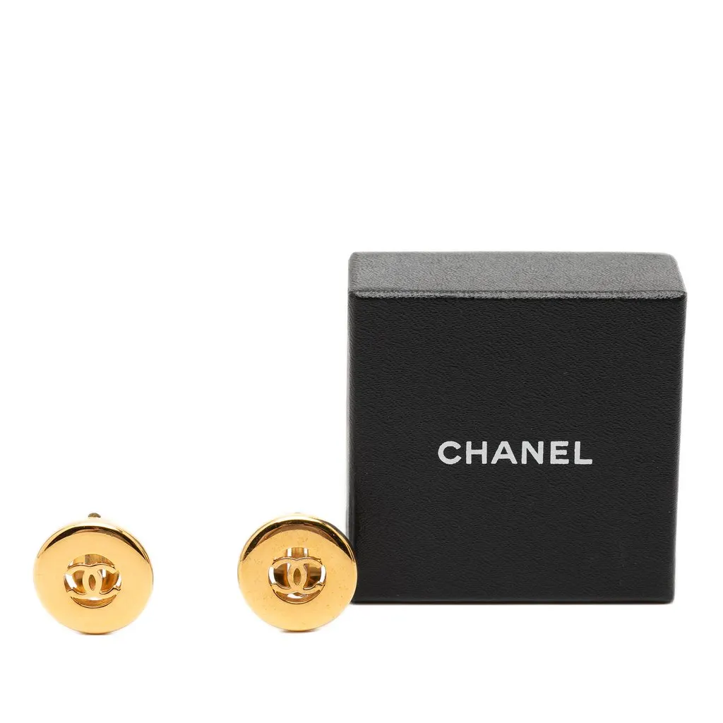 Chanel CC Gold Plated Round Clip On Earrings Gold Metal Very good - Model View