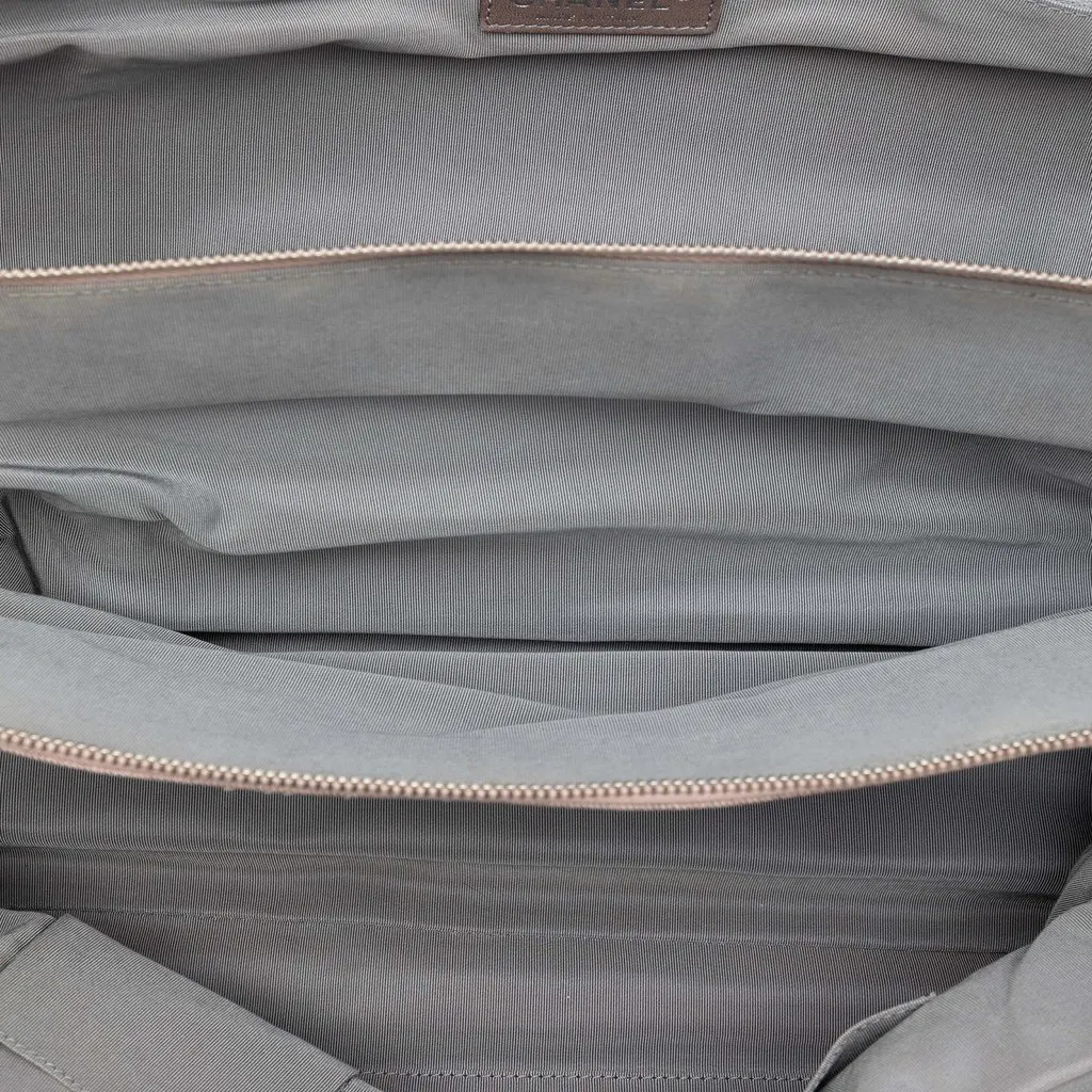Chanel Large CC Quilted Denim Tote Pink Very good - Model View