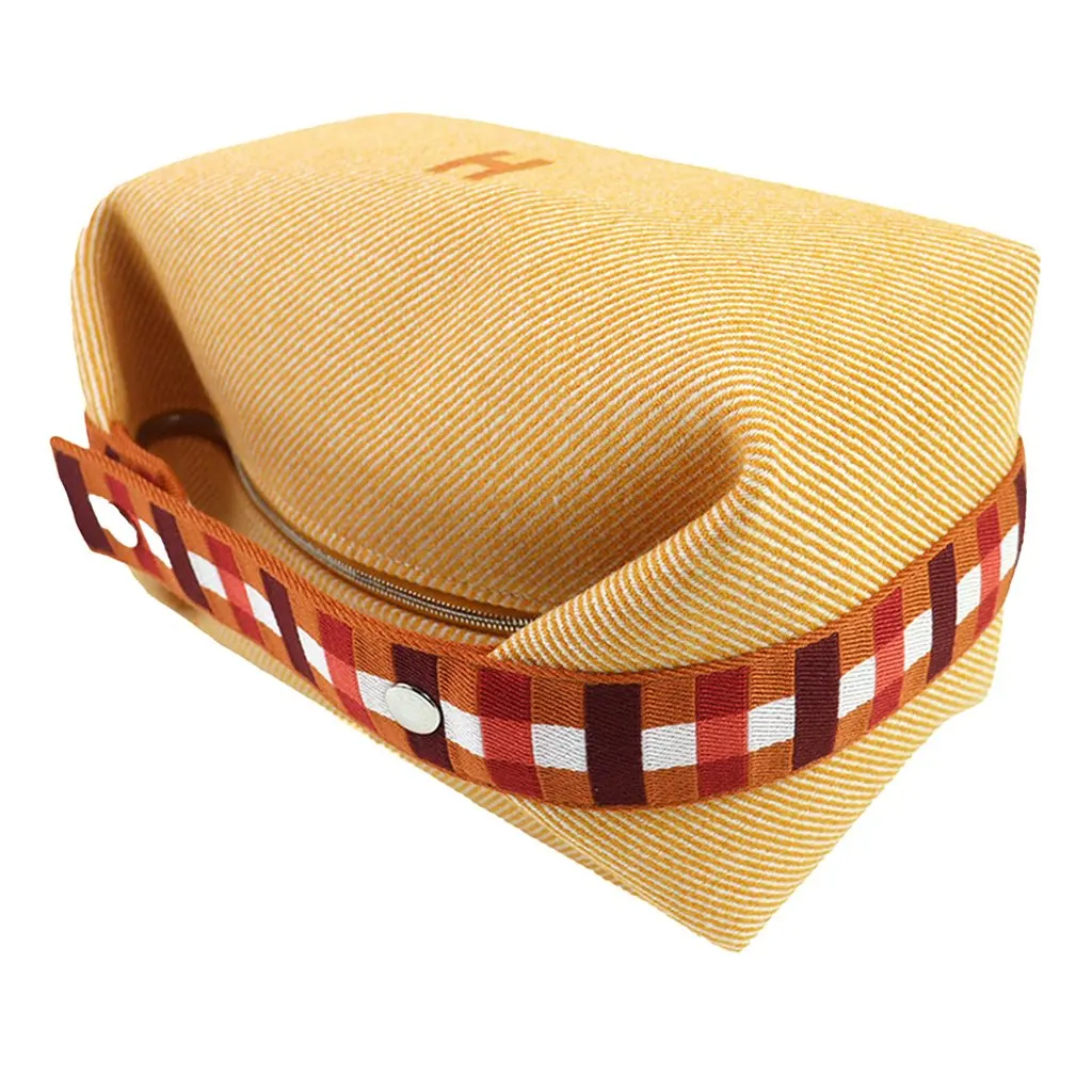 Hermès Large Wool Bride A Brac Au Carre Case Orange Never worn - Model View