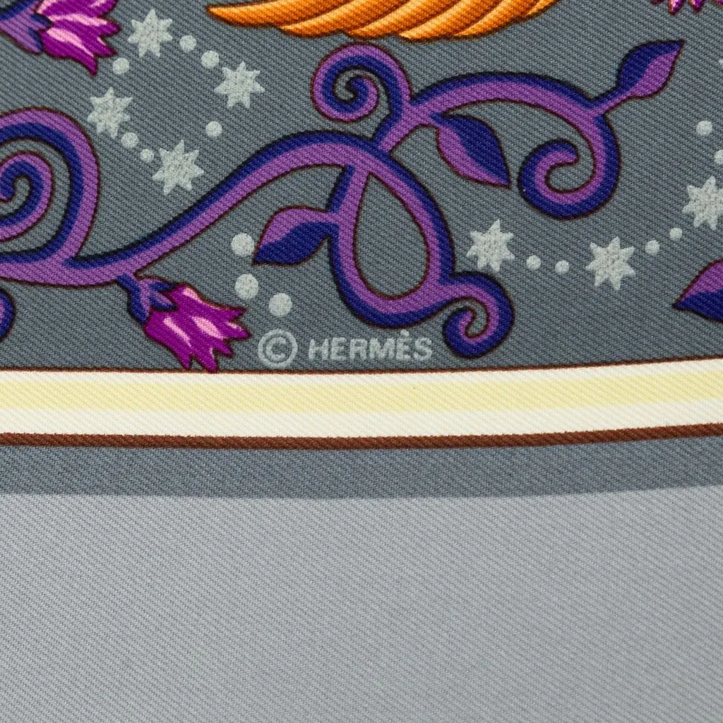 Hermès Www.hermes.com Silk Scarf 90 Orange Silk Very good - Box View