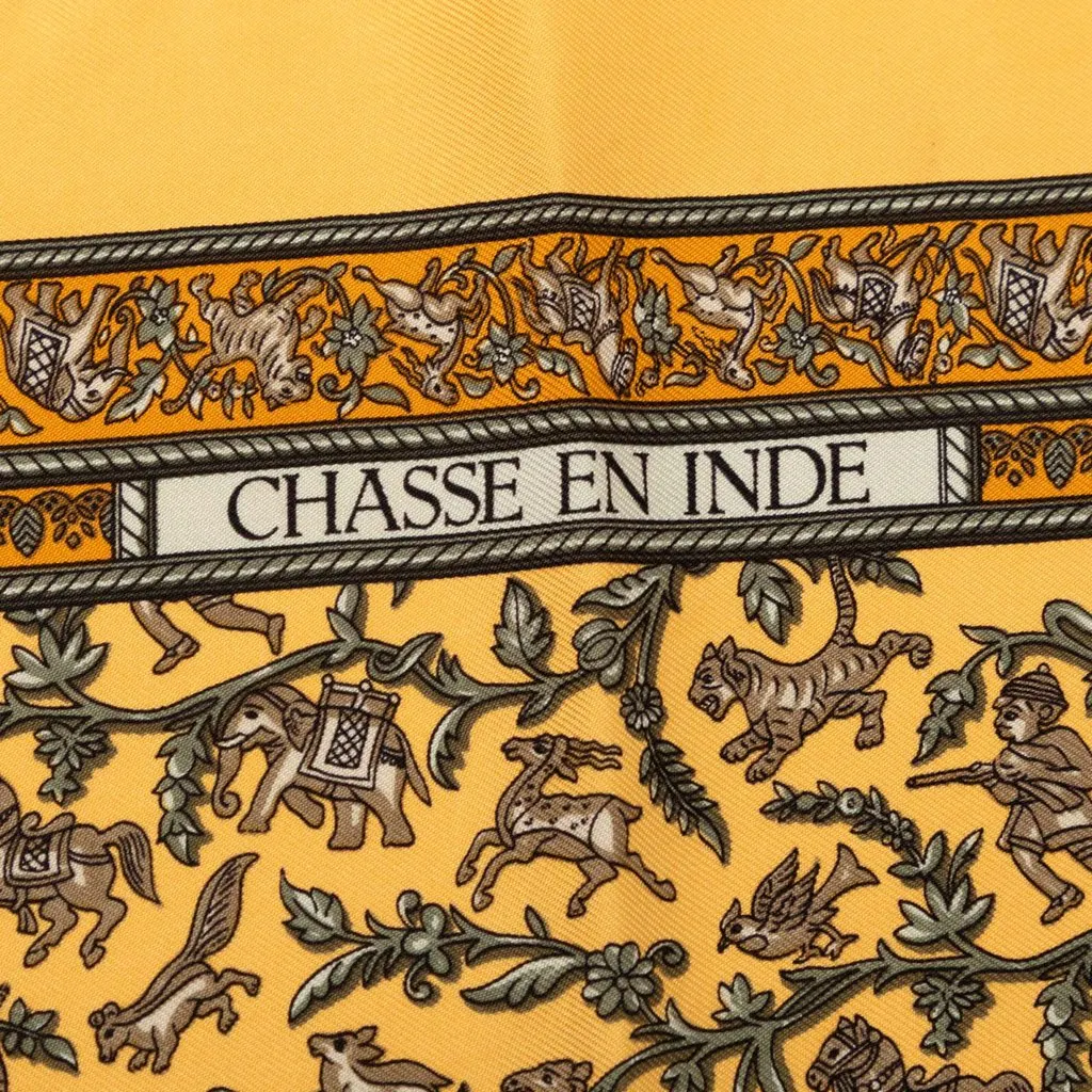 Hermès Chasse en Inde Silk Scarf 42 Yellow Very good - Model View