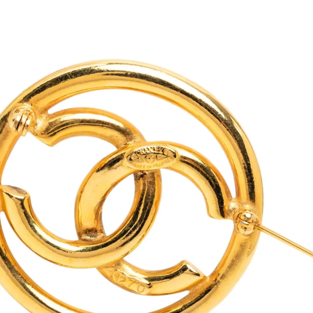 Chanel CC Gold Plated Round Brooch Gold Metal Very good - Model View