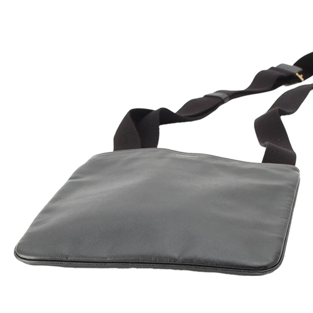 Saint Laurent Grain De Poudre Flat Crossbody Black Leather Very good - Model View