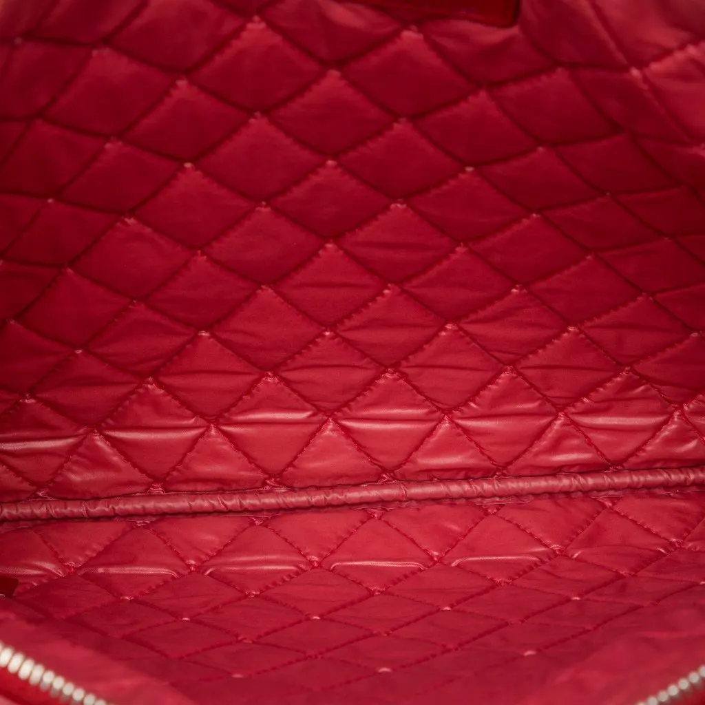 Chanel Large Quilted Lambskin O Case Clutch Red Leather Very good - Model View