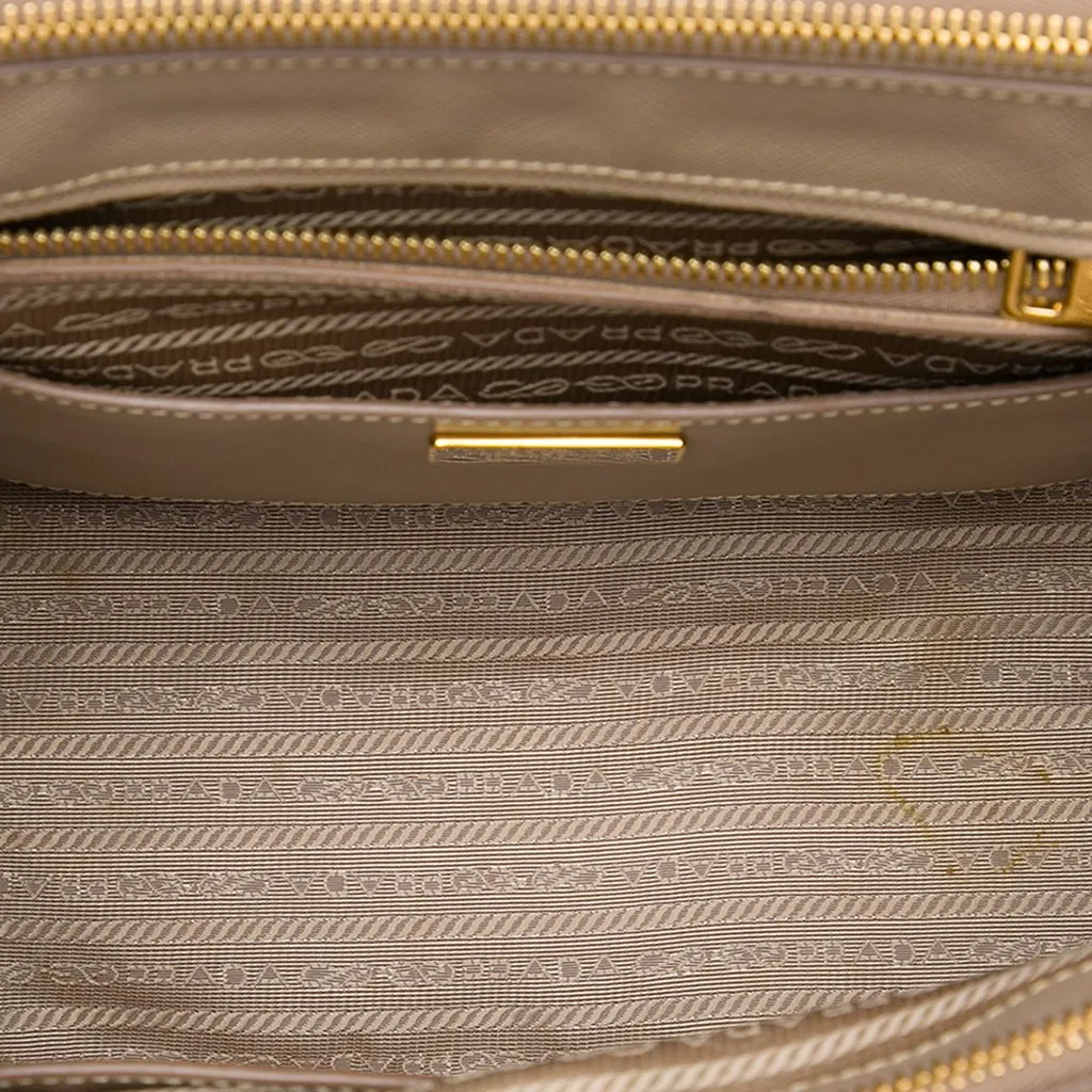 Prada Large Saffiano Lux Galleria Double Zip Satchel Beige Leather Very good - Model View