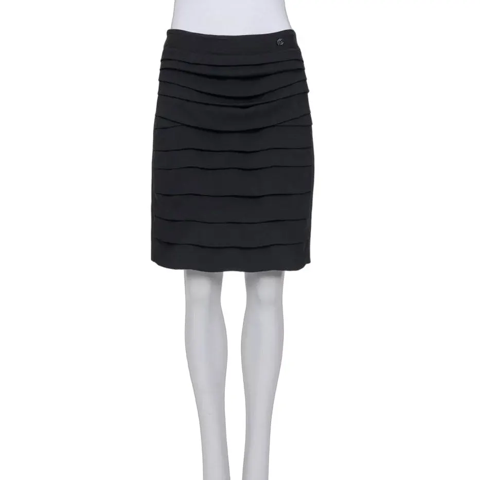Chanel NWOT CHANEL Black Pleated Skirt - Timeless Tailored Fit, FR 40 L Pre-owned