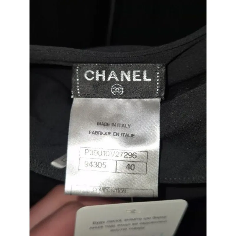 Chanel NWOT CHANEL Black Pleated Skirt - Timeless Tailored Fit, FR 40 L Pre-owned Black Wool Never worn, with tag - Model View