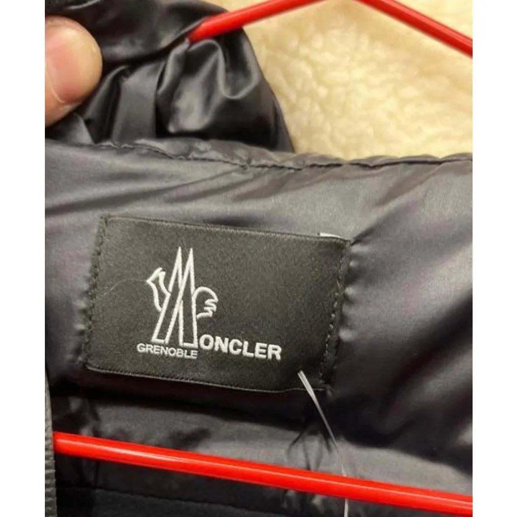Moncler Black Printed Hooded Down Puffer Jacket - Size M Pre-owned Black Polyamide Good - Box View