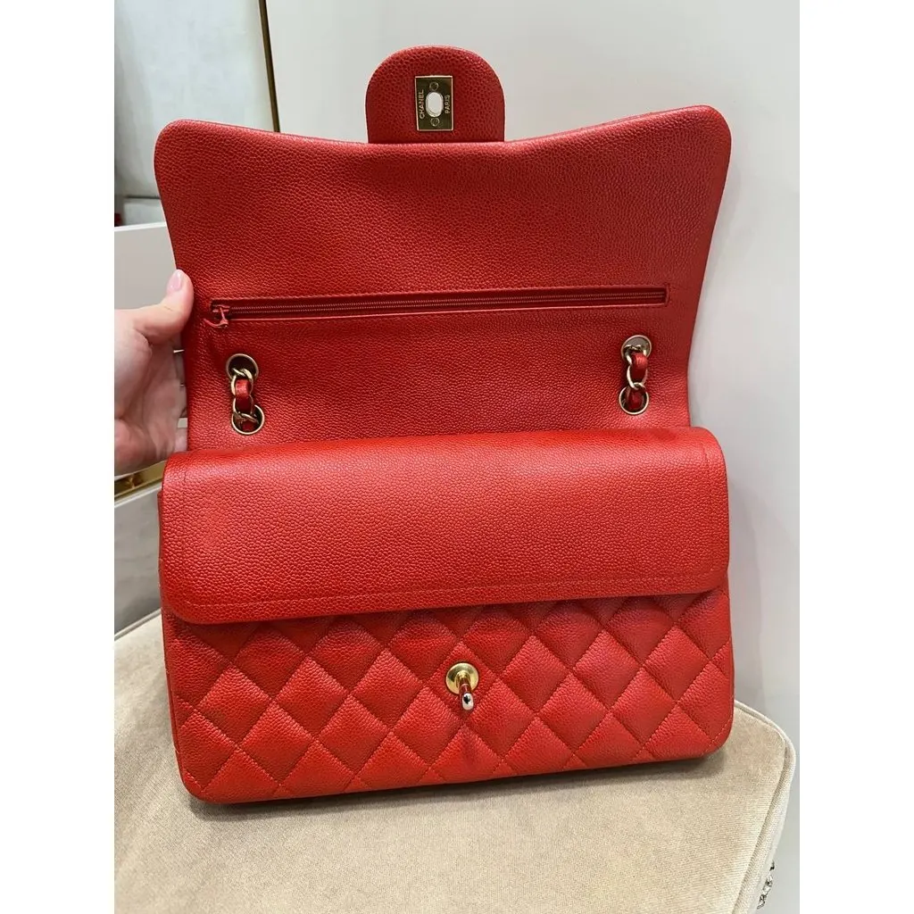 Chanel Red Caviar Jumbo Double Flap Bag Pre-owned Red Leather Good - Model View