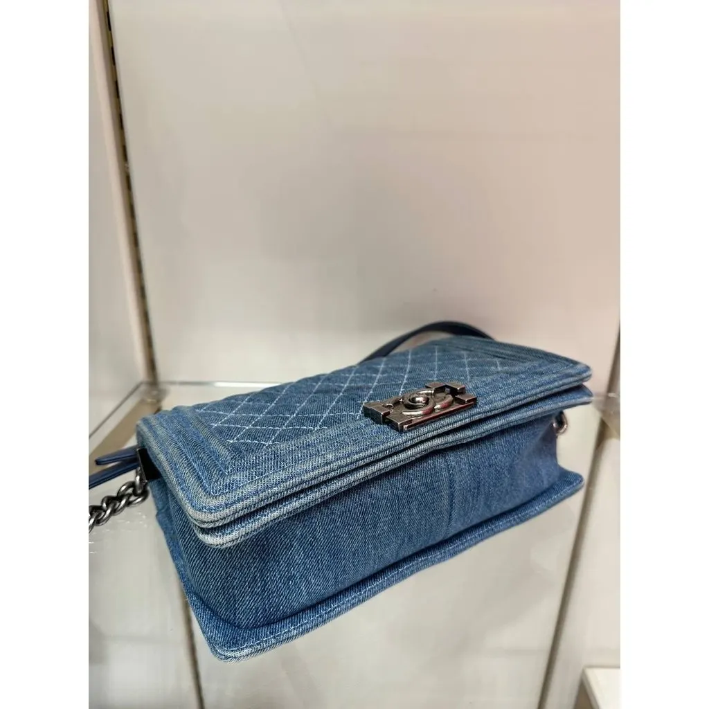 Chanel Boy Medium Blue Denim Flap Bag Pre-owned Blue Denim Good - Box View