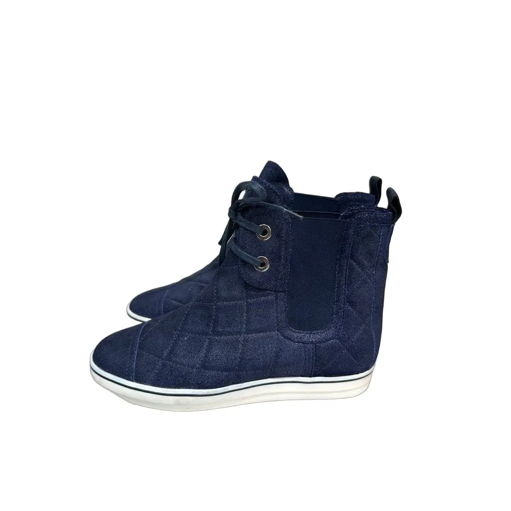 Chanel Navy Quilted High-Top Sneakers - EU 36.5 Pre-owned Navy Lace Good - Front View