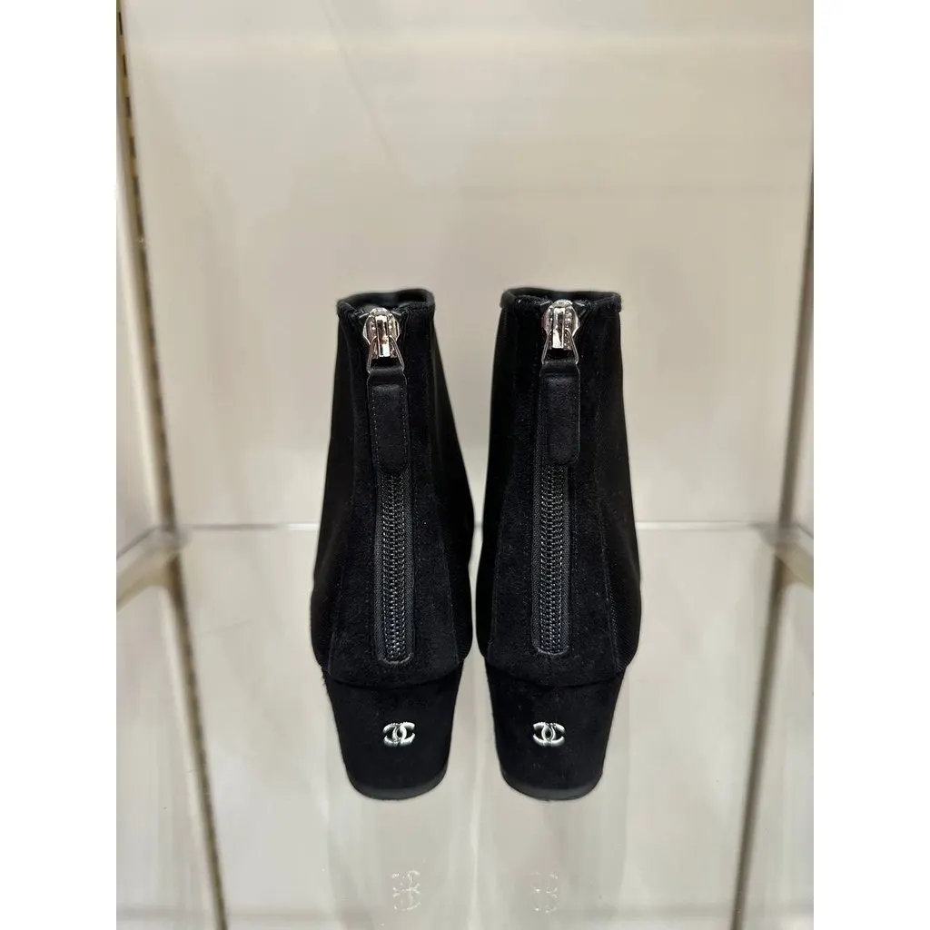 Chanel Black Mesh Ankle Boots Crystal CC Logo Sz.39 Pre-owned Black Leather Good - Inside View