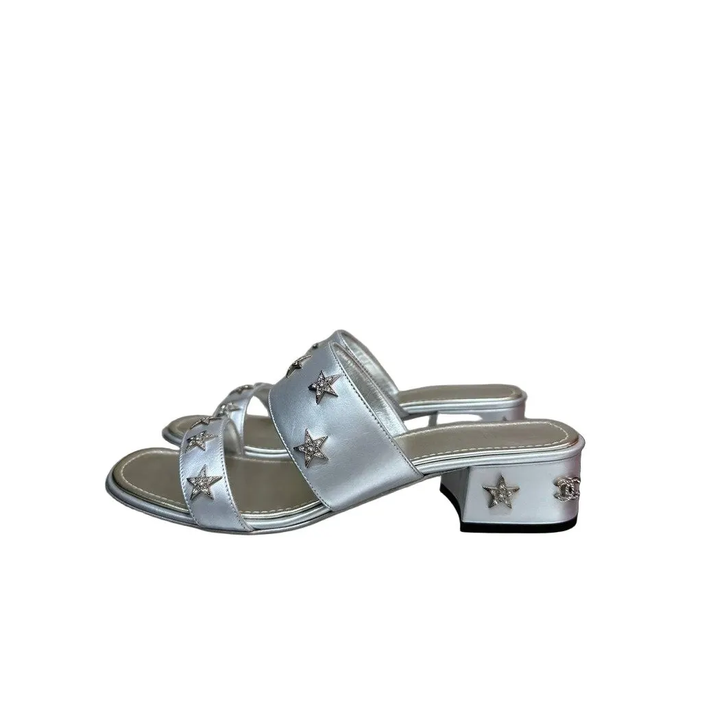 Chanel Silver Leather Star Crystal Mule Sandals EU 39 Pre-owned Silver Leather Good - Front View