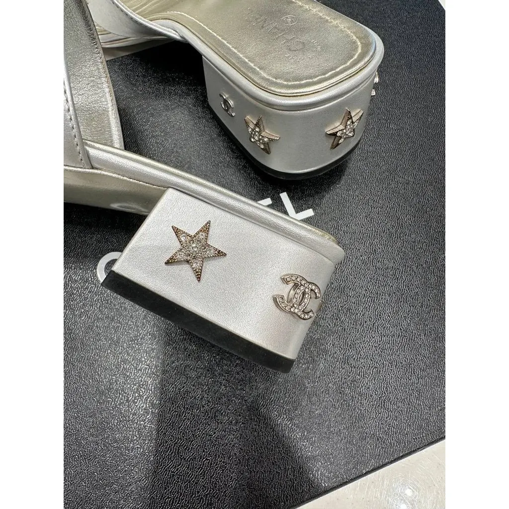 Chanel Silver Leather Star Crystal Mule Sandals EU 39 Pre-owned Silver Leather Good - Model View