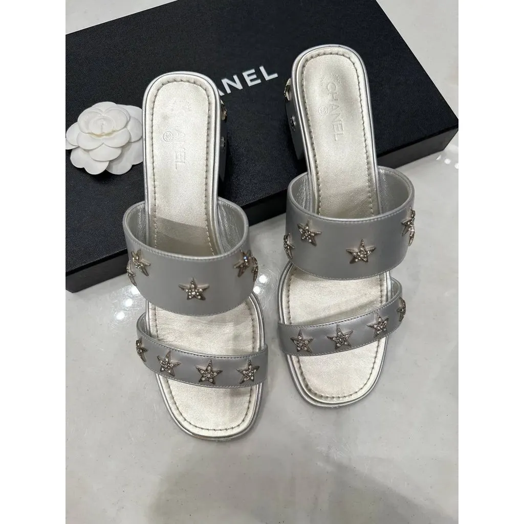 Chanel Silver Leather Star Crystal Mule Sandals EU 39 Pre-owned Silver Leather Good - Box View