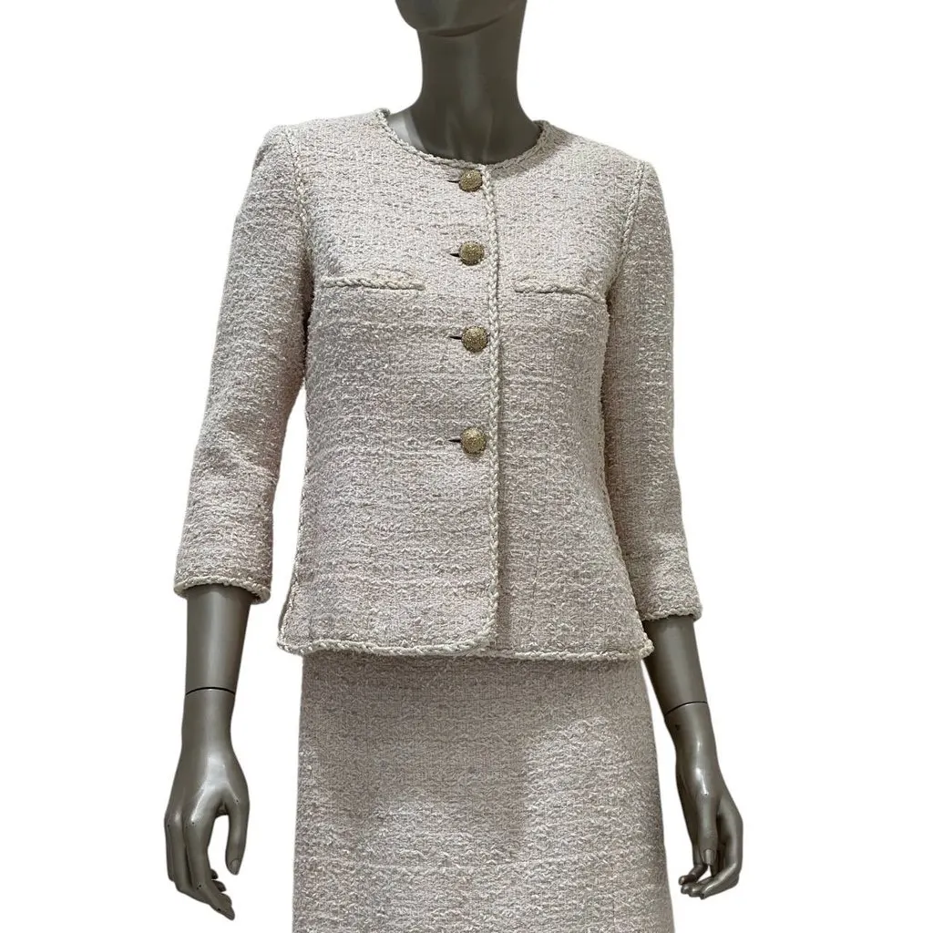 Chanel Spring 2010 Tweed Skirt Suit - FR 40 Pre-owned White Tweed Good - Inside View