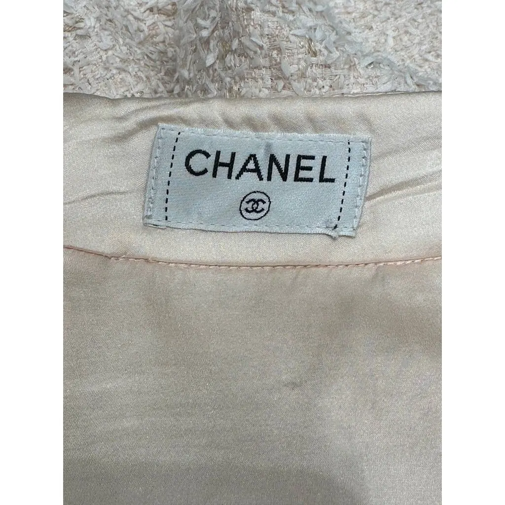 Chanel Spring 2010 Tweed Skirt Suit - FR 40 Pre-owned White Tweed Good - Box View