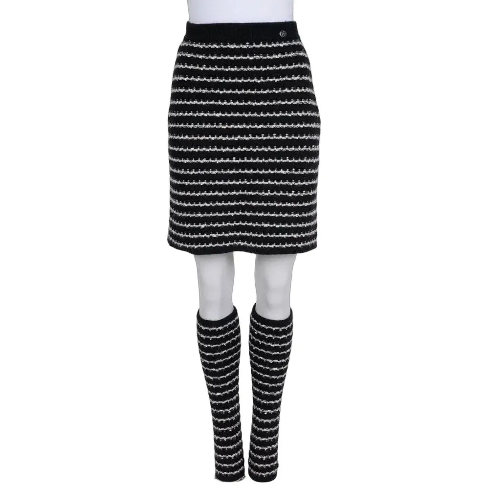 Chanel Fall 2010 Cashmere Skirt & Leg Warmers Set Sz.38 pre-owned Black Wool Good - Front View