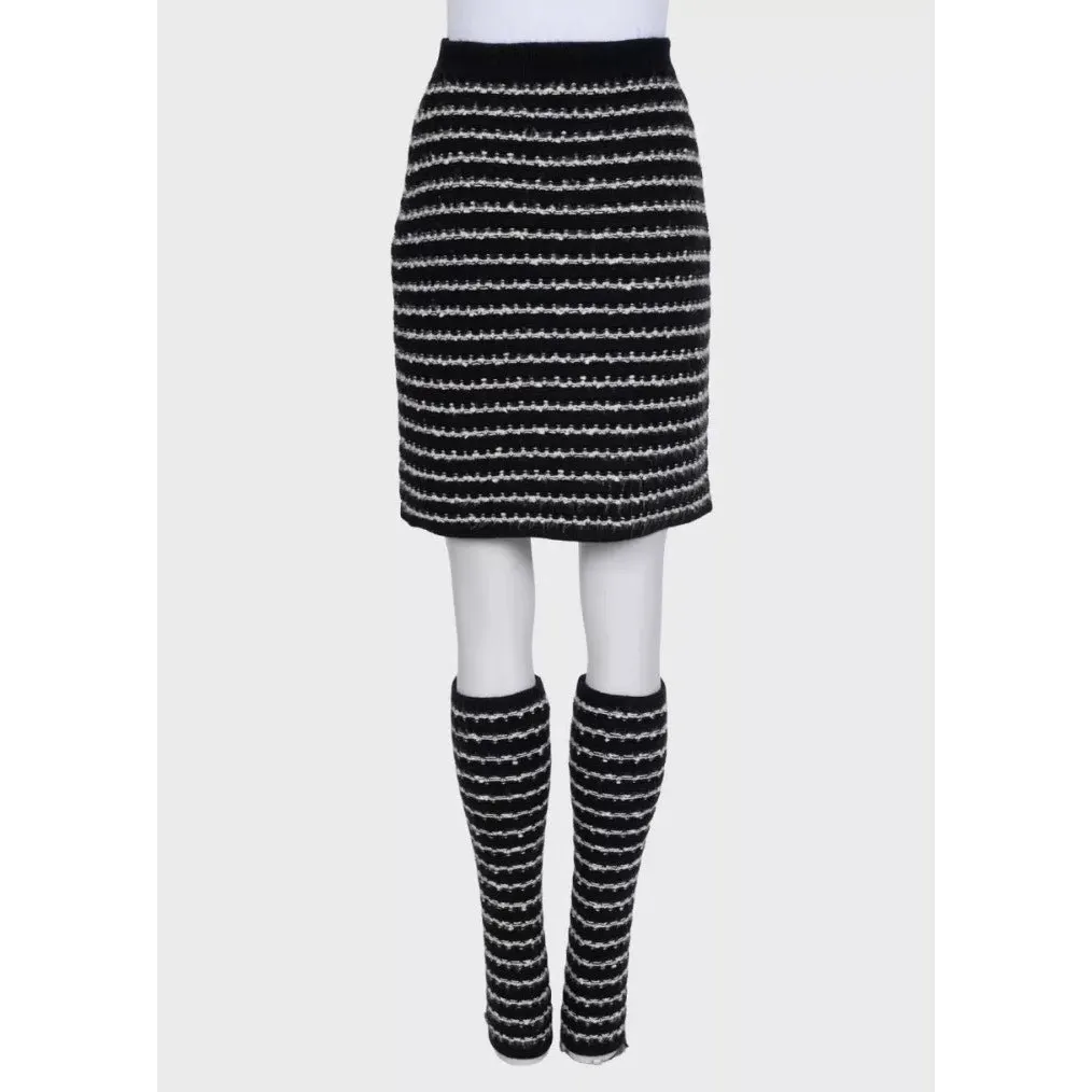 Chanel Fall 2010 Cashmere Skirt & Leg Warmers Set Sz.38 pre-owned Black Wool Good - Inside View