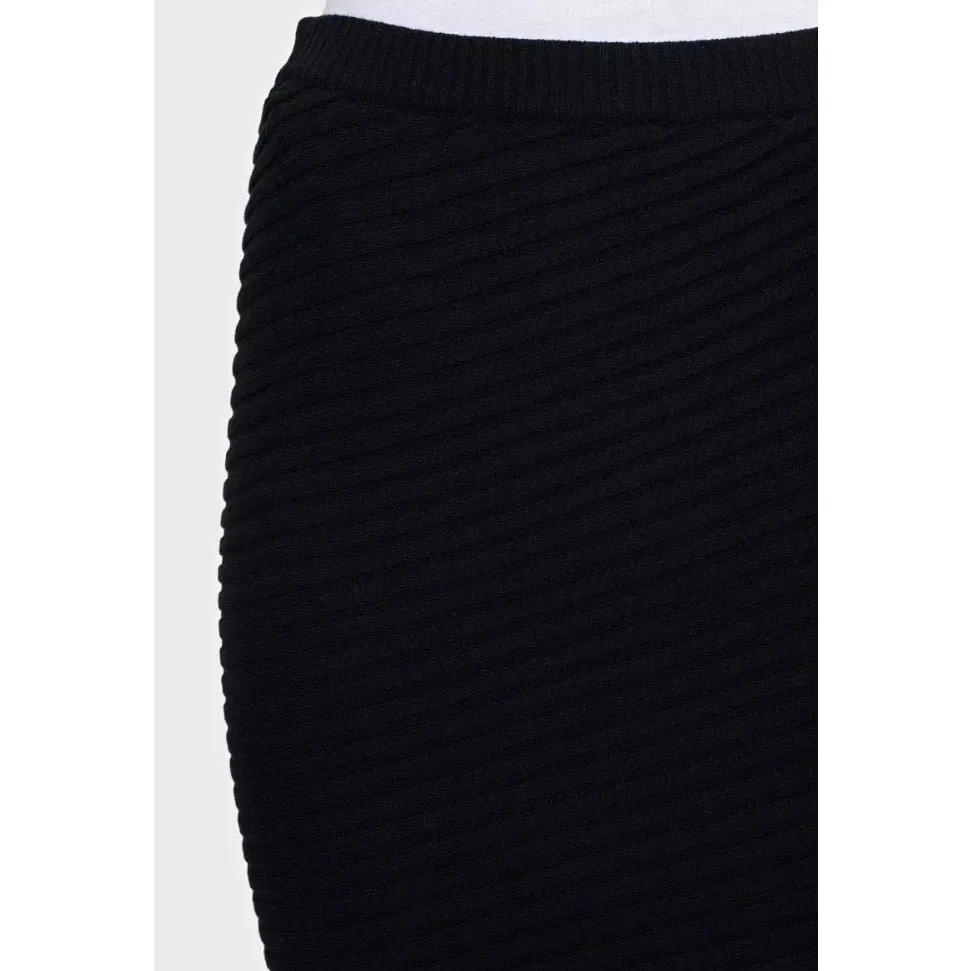 Chanel Black Cashmere Pencil Skirt Sz.40 Pre-owned Black Wool Good - Model View