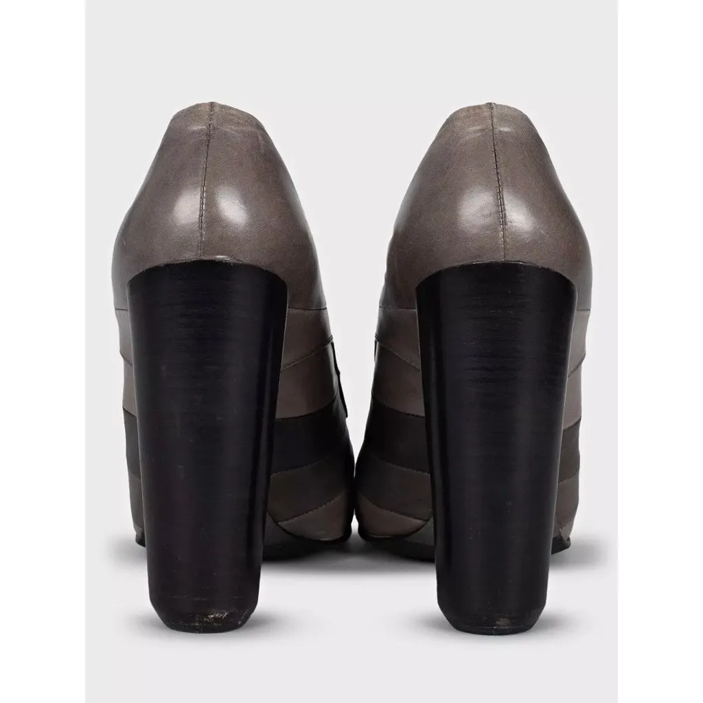 Louis Vuitton Brown Leather Ankle Boots - Chic EU 39.5 Pre-owned Brown Leather Good - Model View