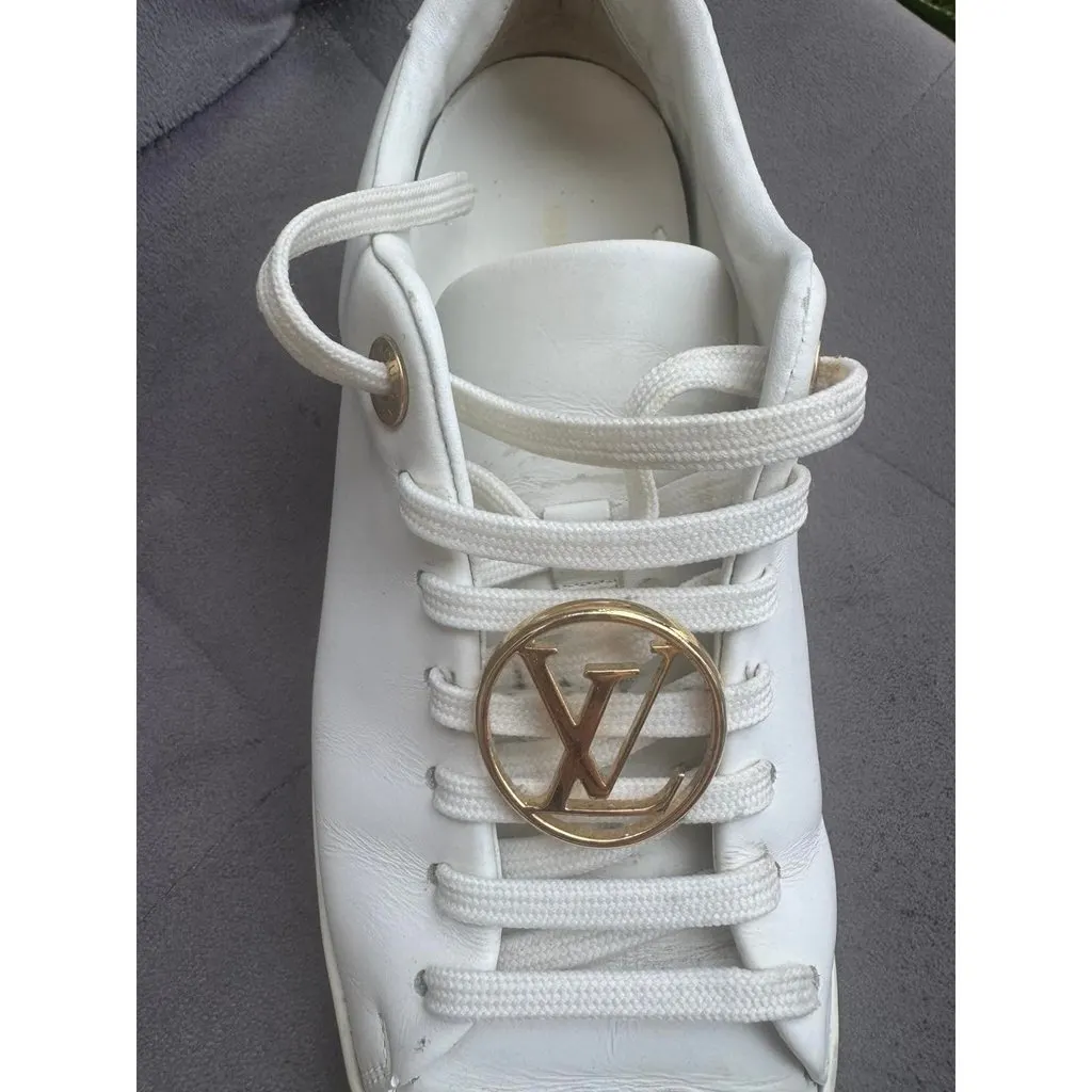 Louis Vuitton Time Out White Leather Sneakers 36 Pre-owned White Leather Good - Model View
