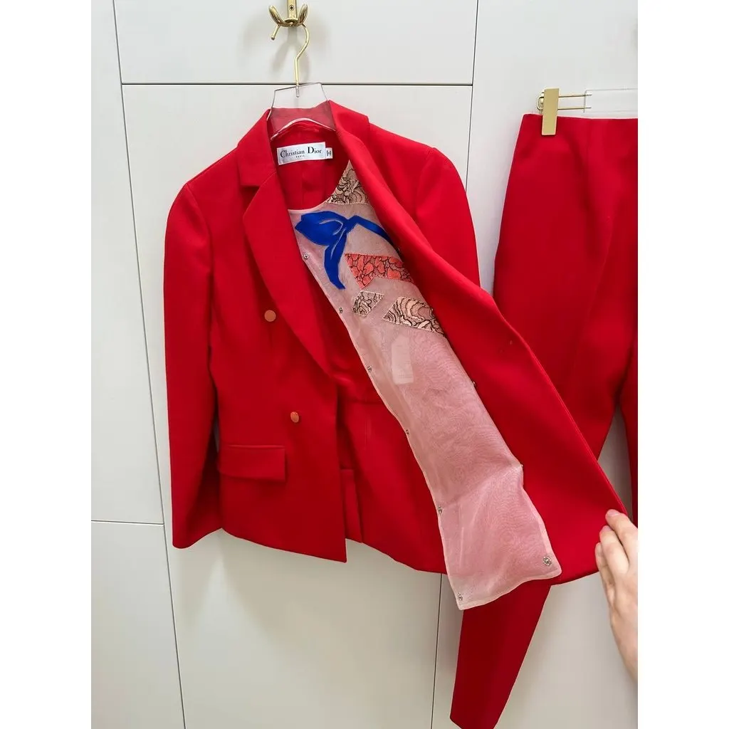 Unsigned Red Wool Two-Piece Suit Sz.38 Pre-owned Red Wool Good - Model View