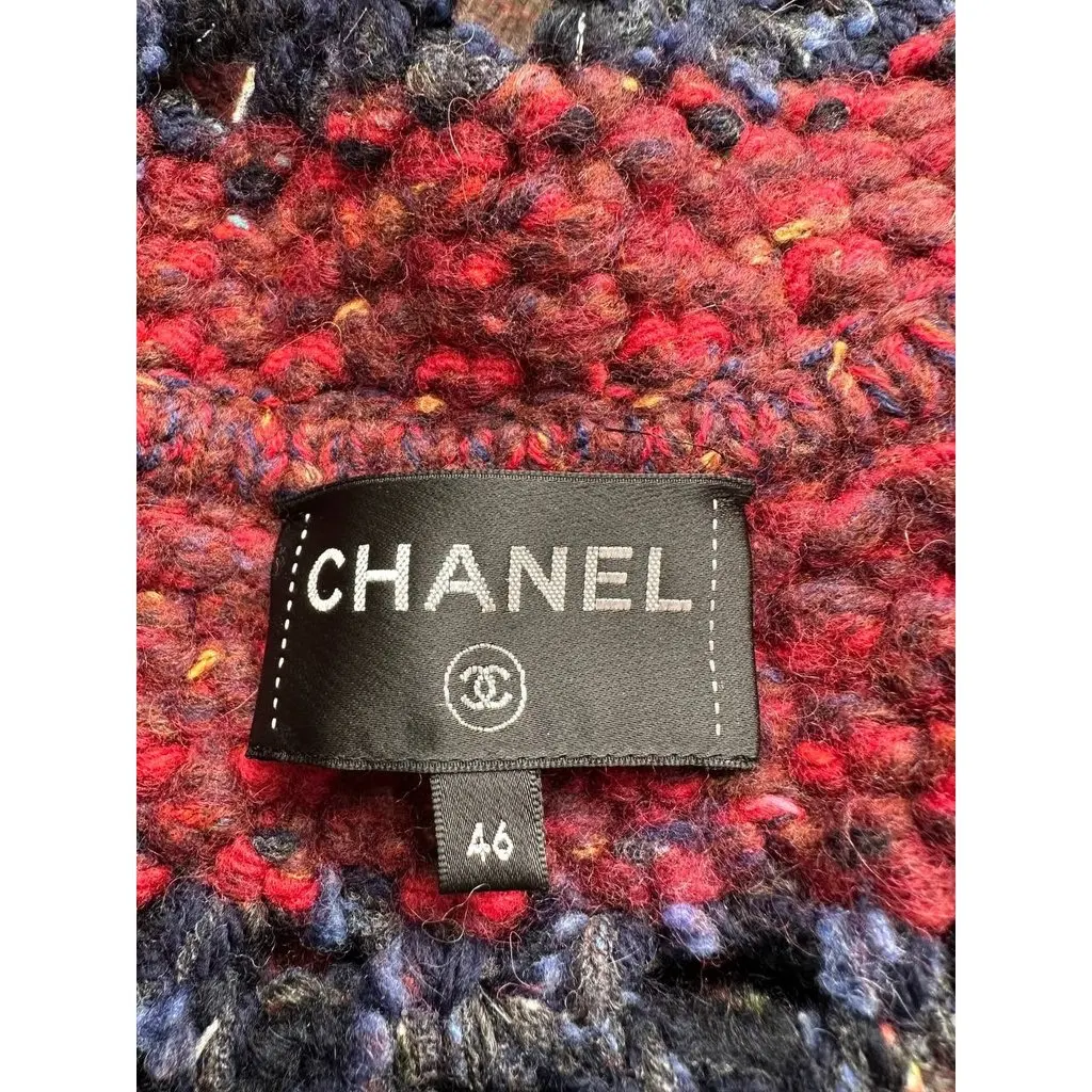Chanel 2017 Bouclé Striped Coat with CC Buckle Sz.44 Pre-owned Burgundy Wool Good - Inside View