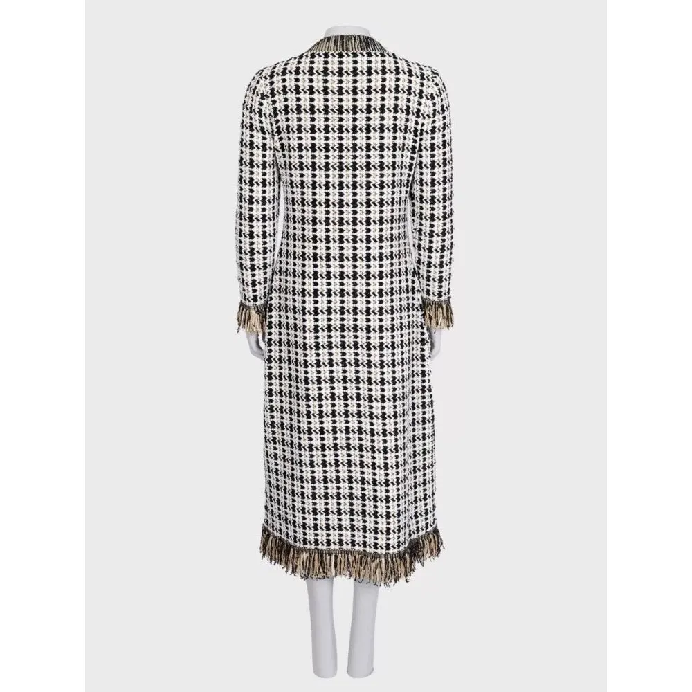 Oscar de la Renta White Tweed Dress - Size L Pre-owned White Tweed Good - Model View