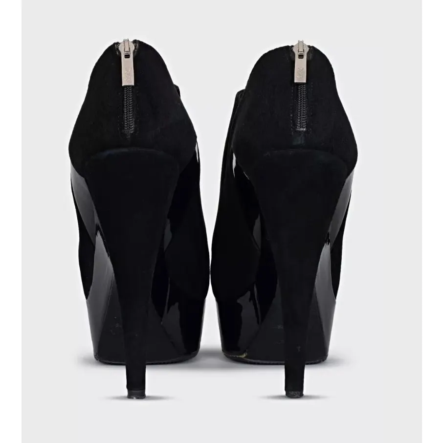 Saint Laurent Black Suede Ankle Boots - EU 40 pre-owned Black Suede Good - Model View