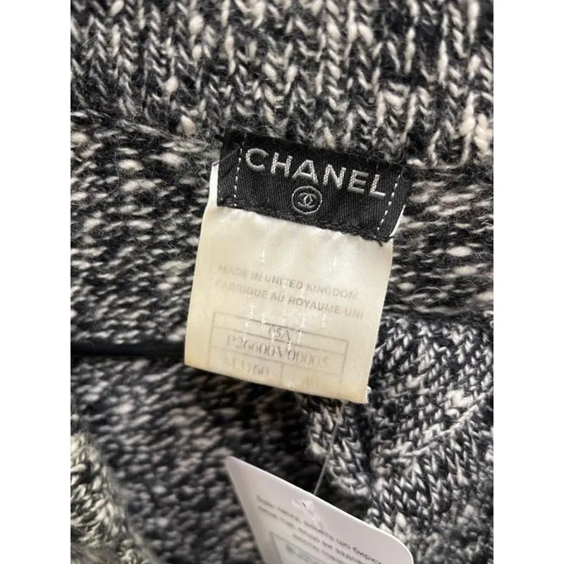 Chanel Black & White Cashmere Long Cardigan Sz.40/S Pre-owned Black Wool Good - Box View